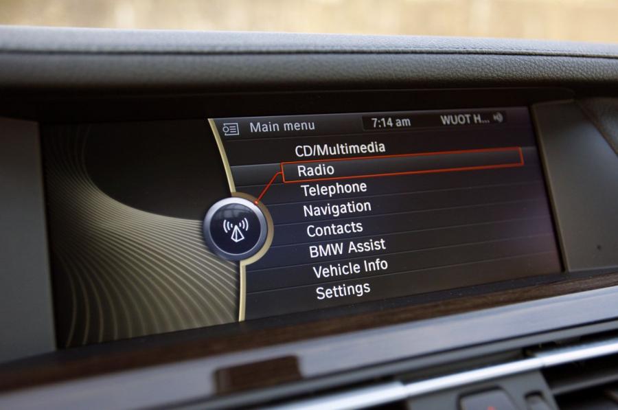  BMW 740Li 2011 года  (фото 28 из 48)